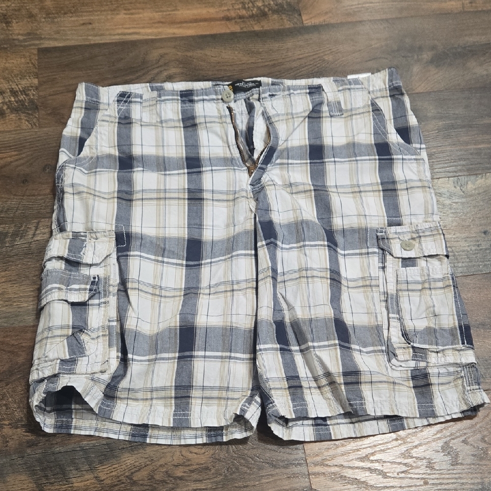 Lee Men's Blue and White Plaid Cargo Shorts
